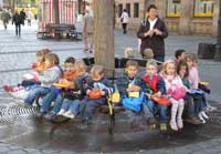 Fr�hst�ckspause nach einem Besuch in der Lorenzkirche